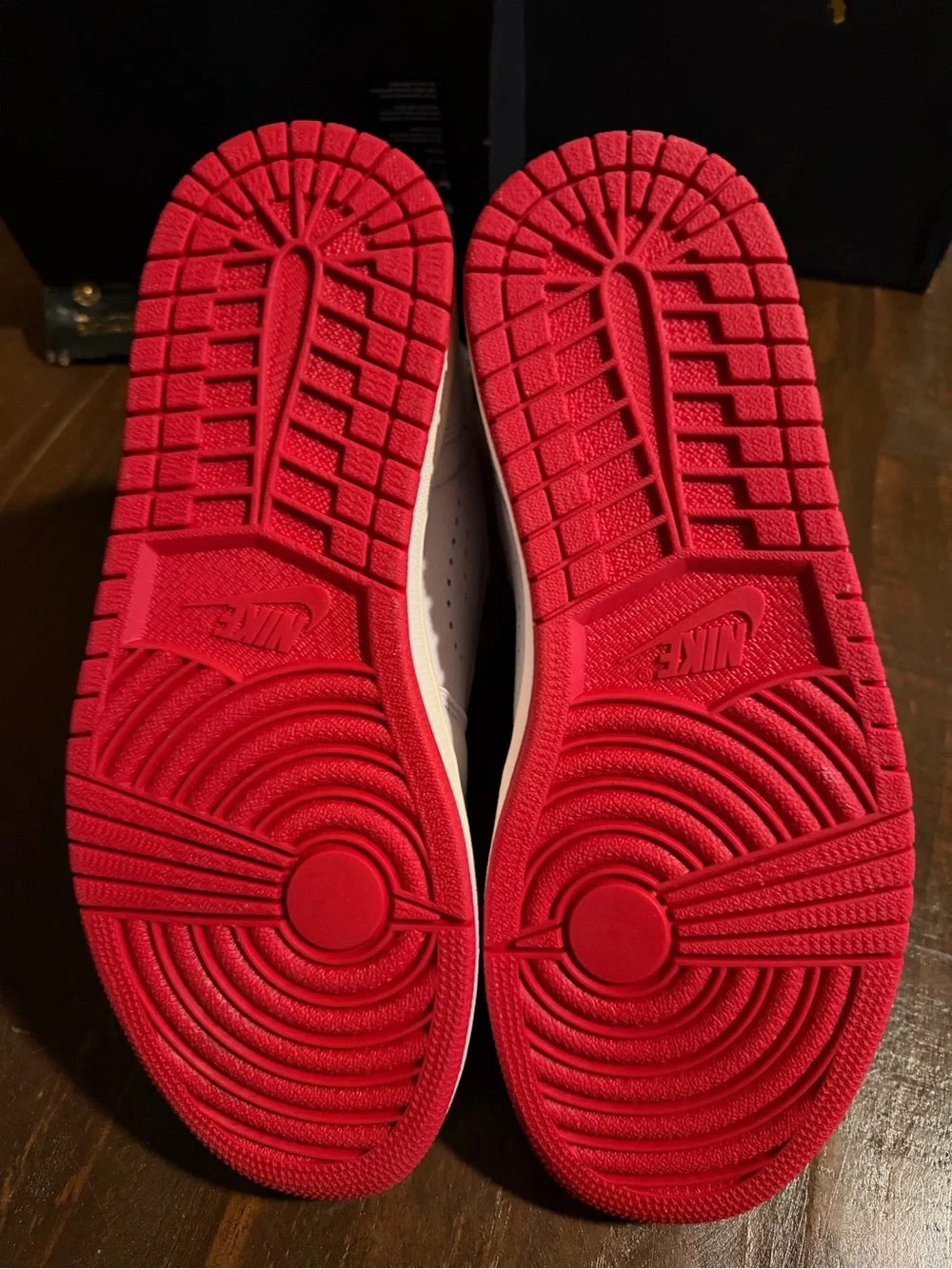 Nike White and Red High-Top Zip Sneakers - 9M